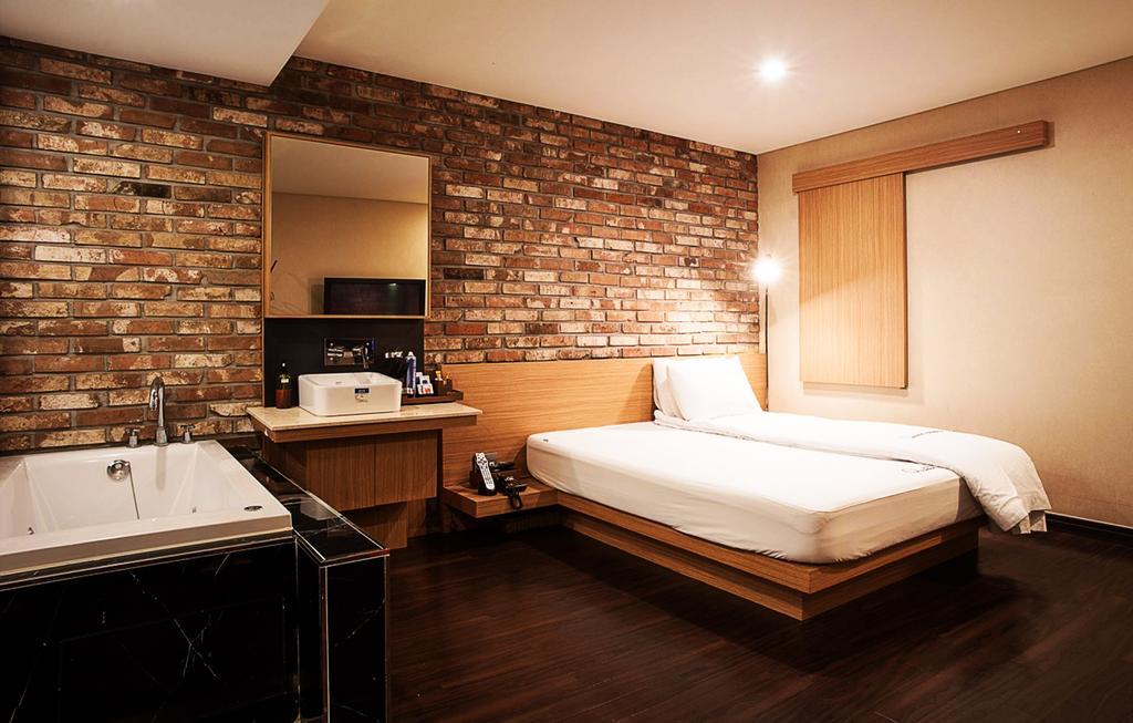 בוסאן Comma Hotel מראה חיצוני תמונה