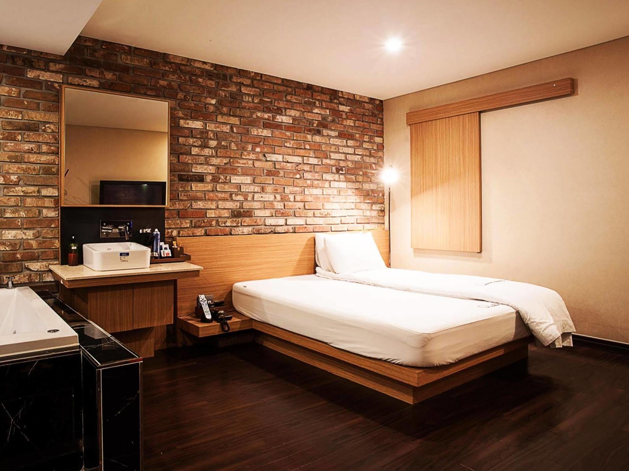בוסאן Comma Hotel מראה חיצוני תמונה