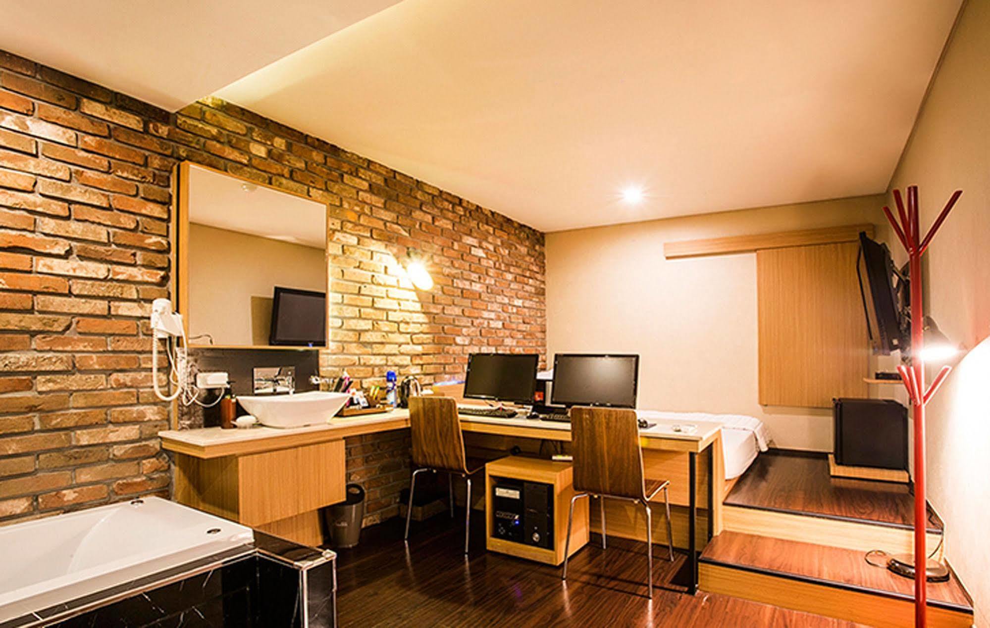 בוסאן Comma Hotel מראה חיצוני תמונה